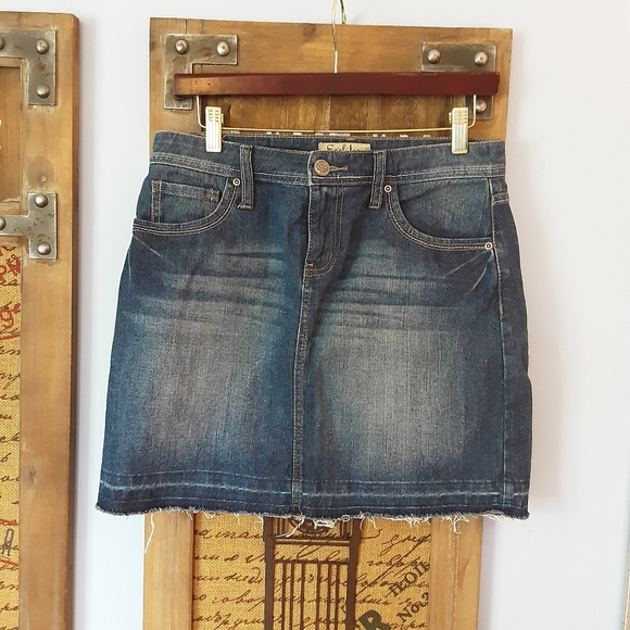 Earl Jeans Dresses & Skirts - ❤️Earl denim mini skirt